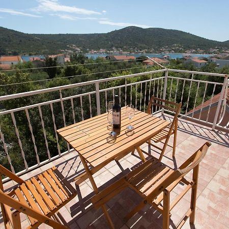 شقة Apartman Paula 2 Vinišće المظهر الخارجي الصورة